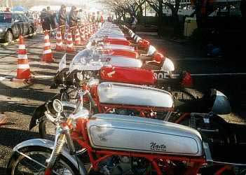 Honda CR110 racers. Ze zullen het niet alle 116 zijn maar wel een hele hoop