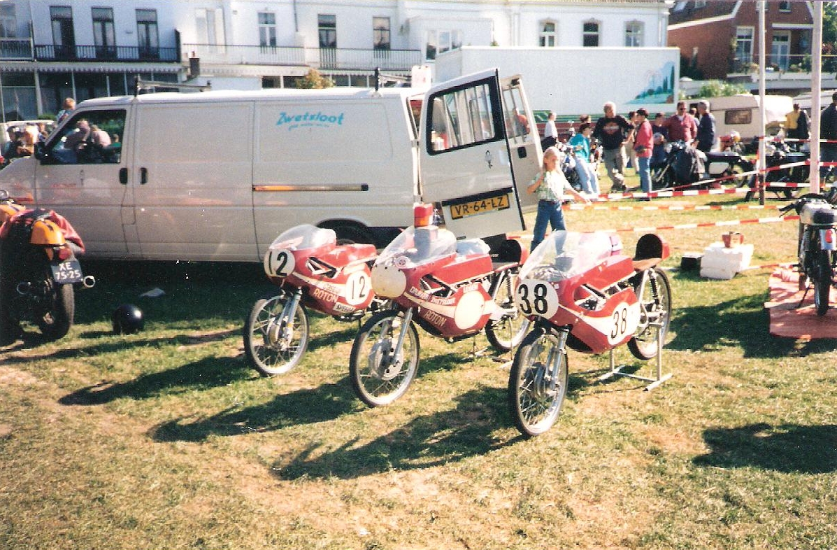 http://www.mikezwetsloot.nl/foto/roton/Roton%20foto%20woerden1993-2.jpg http://www.mikezwetsloot.nl/foto/roton/Roton%20foto%20woerden1993-2.jpg